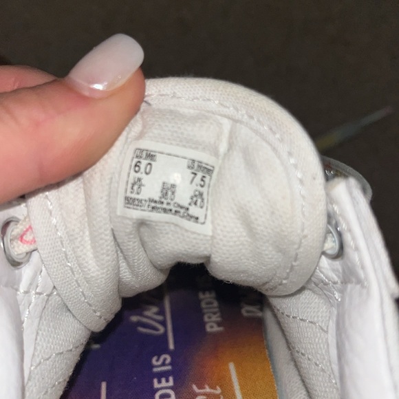 Vans - Picture 6 of 6